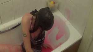 kim-gets-gunged-by-her-younger-sister-bi